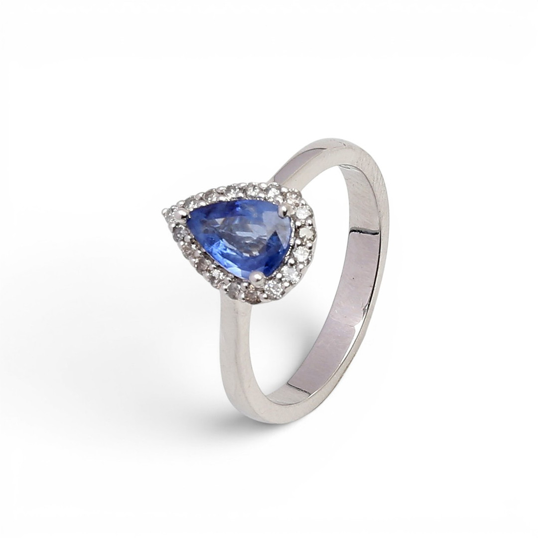 Sapphire and diamonds ring.