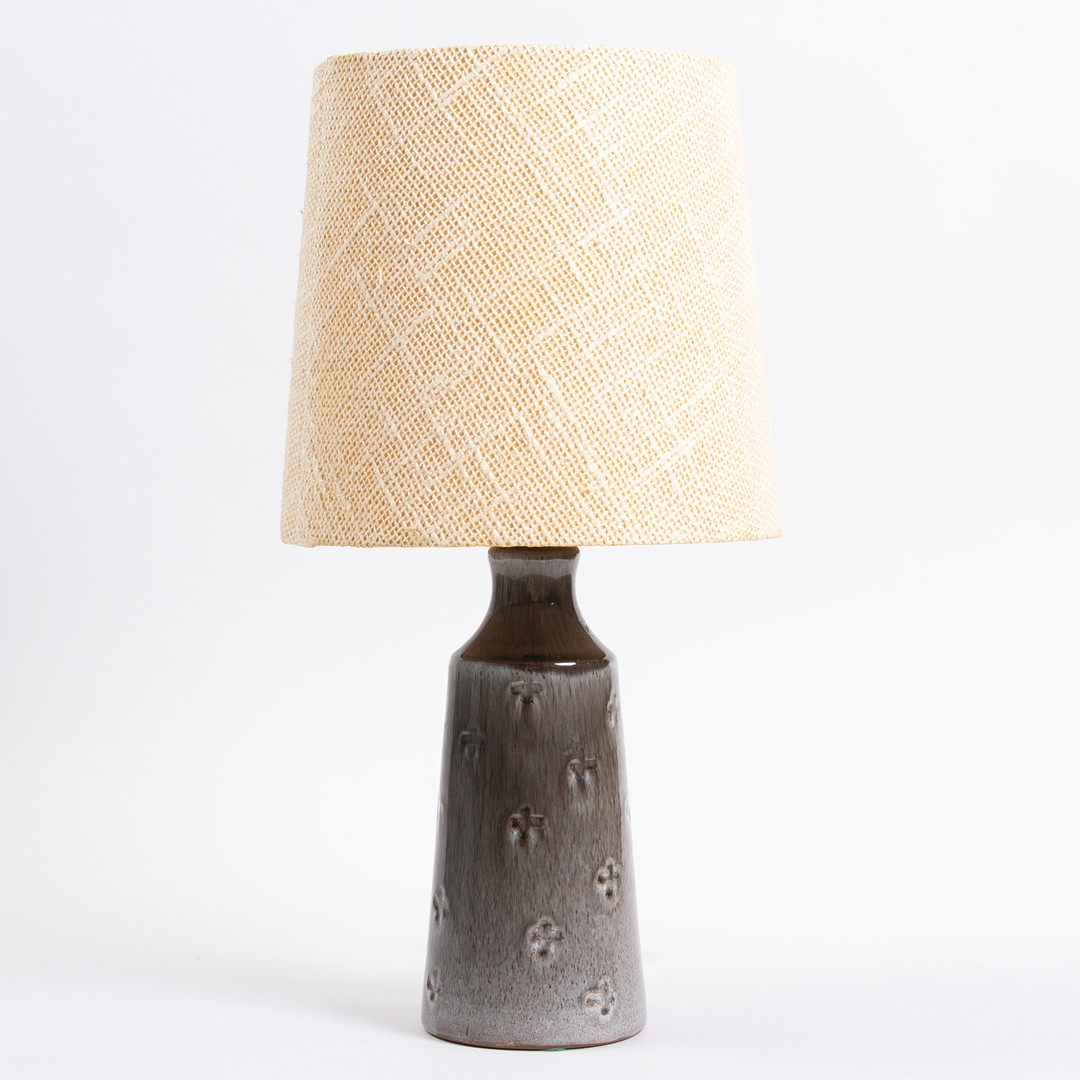 Dansk Keramik, overglaseret bordlampe, stemplet, Holbæk. Danmark, sidste halvdel af 1900-tallet.