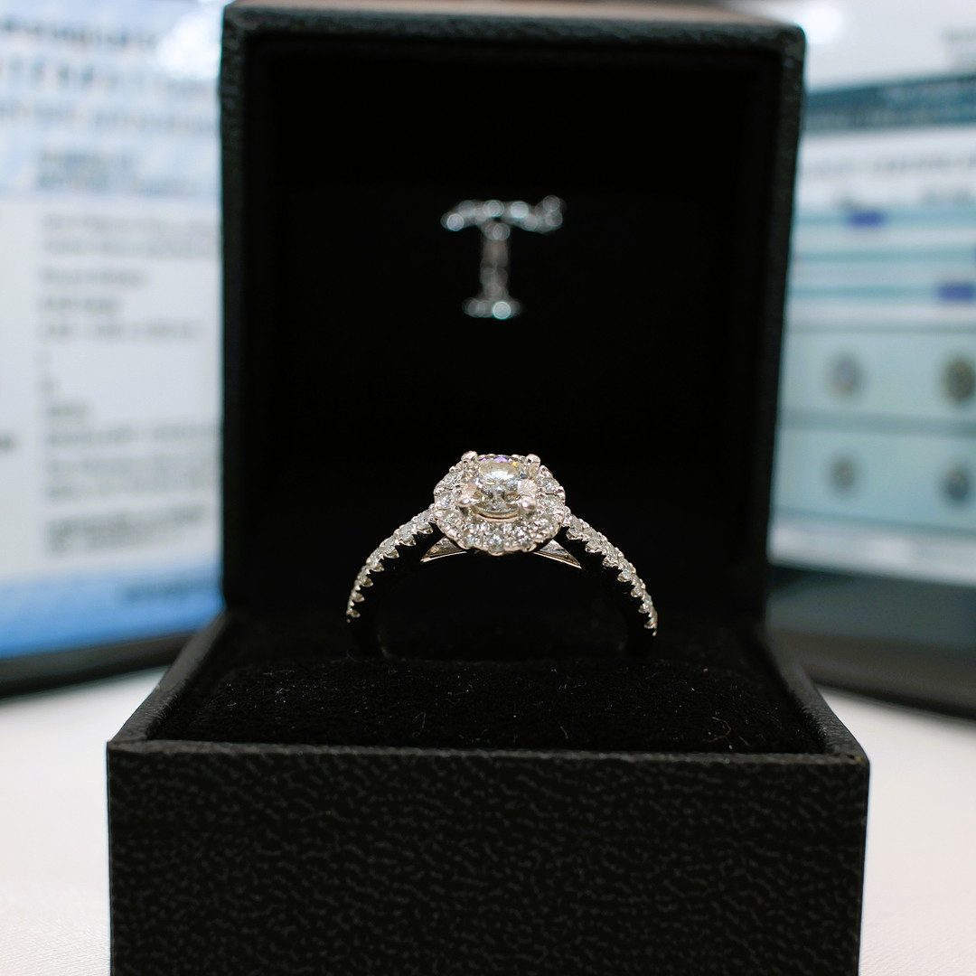 TOLKOWSKY CERTIFIED DIAMOND RING.
