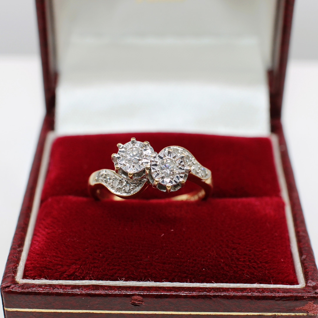 VINTAGE DIAMOND TOI ET MOI RING.