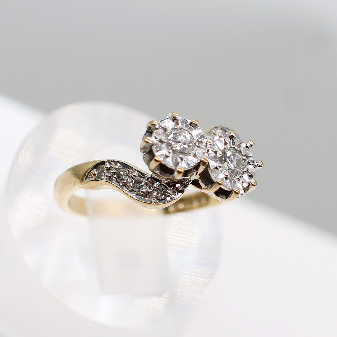 VINTAGE DIAMOND TOI ET MOI RING.