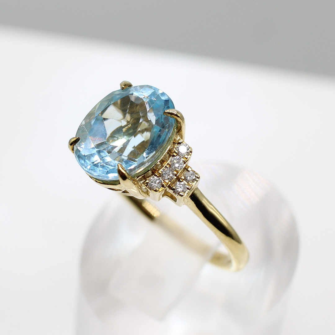 BLUE TOPAZ & DIAMOND RING.