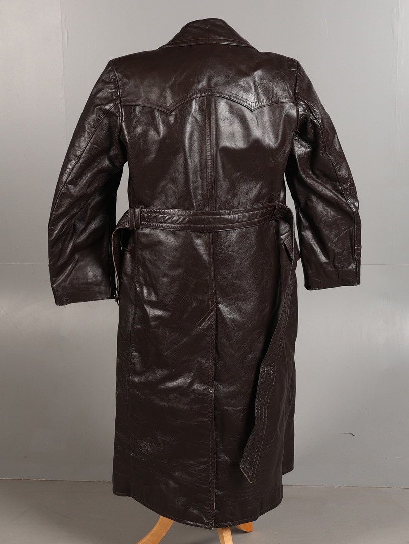 A MID 20TH CENTURY 'H.A. LEDERKLEDING' HORSEHIDE TRENCH COAT.