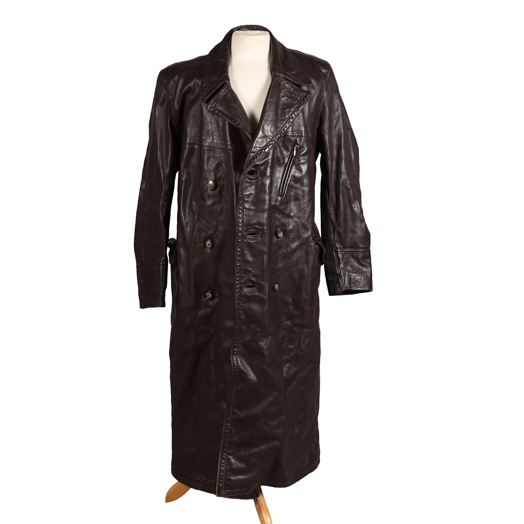 A MID 20TH CENTURY 'ELVA' HORSEHIDE TRENCH COAT.