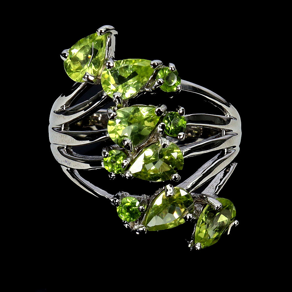 PERIDOT SILVER RING.