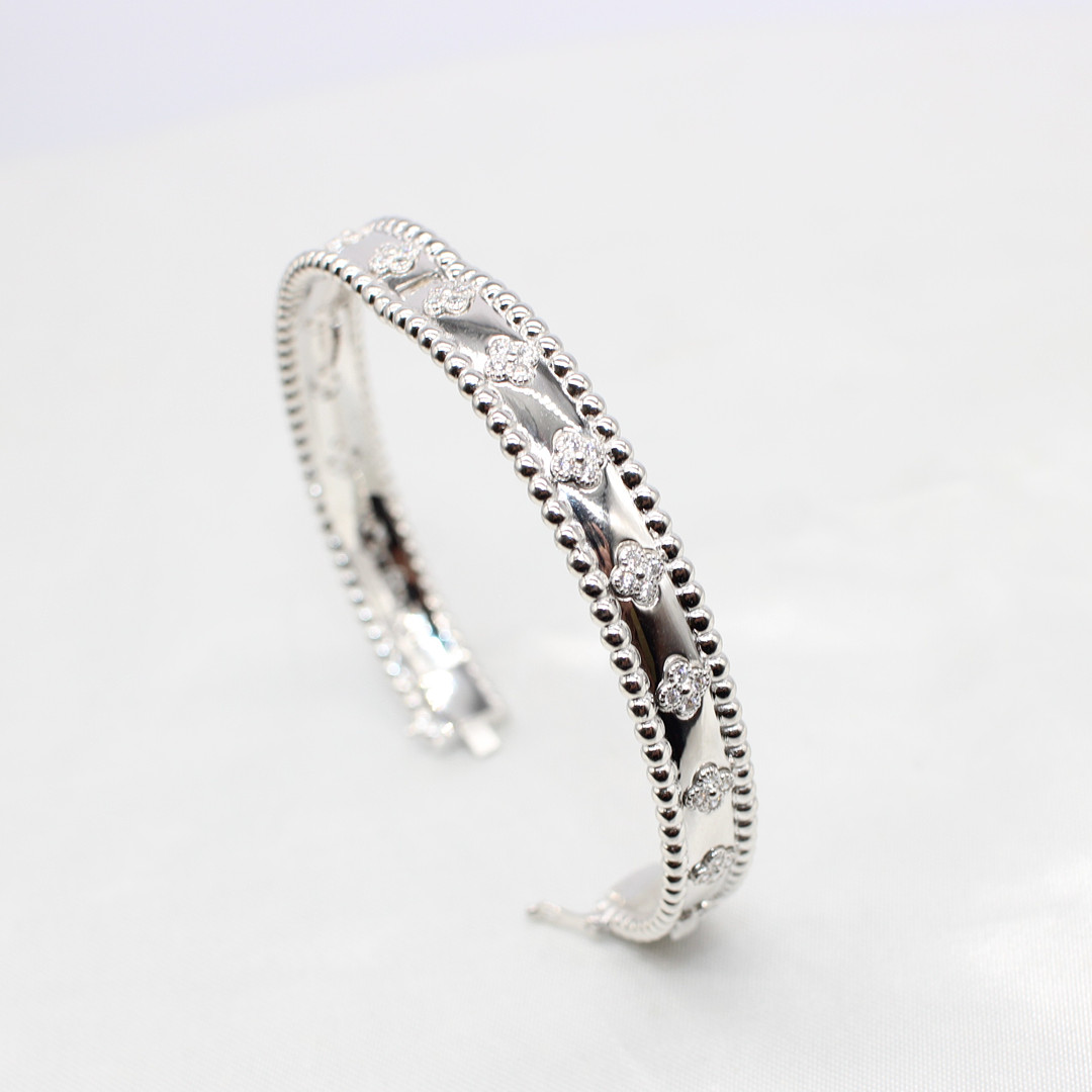 925 SILVER FLORAL EMBOSSED BRACELET.