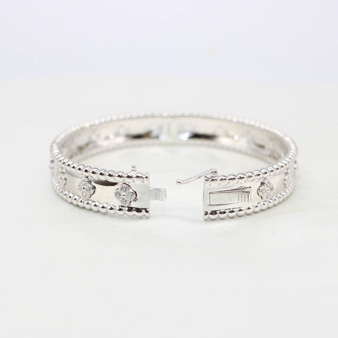 925 SILVER FLORAL EMBOSSED BRACELET.