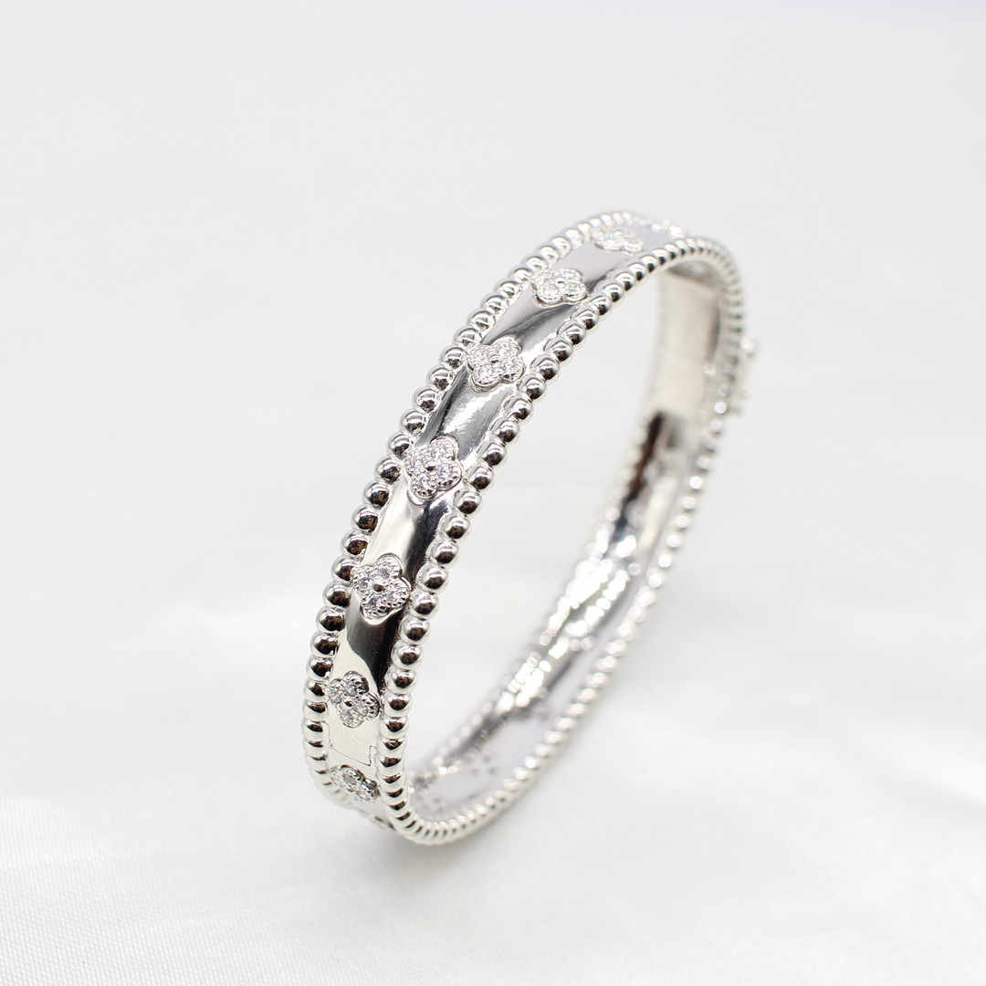 925 SILVER FLORAL EMBOSSED BRACELET.