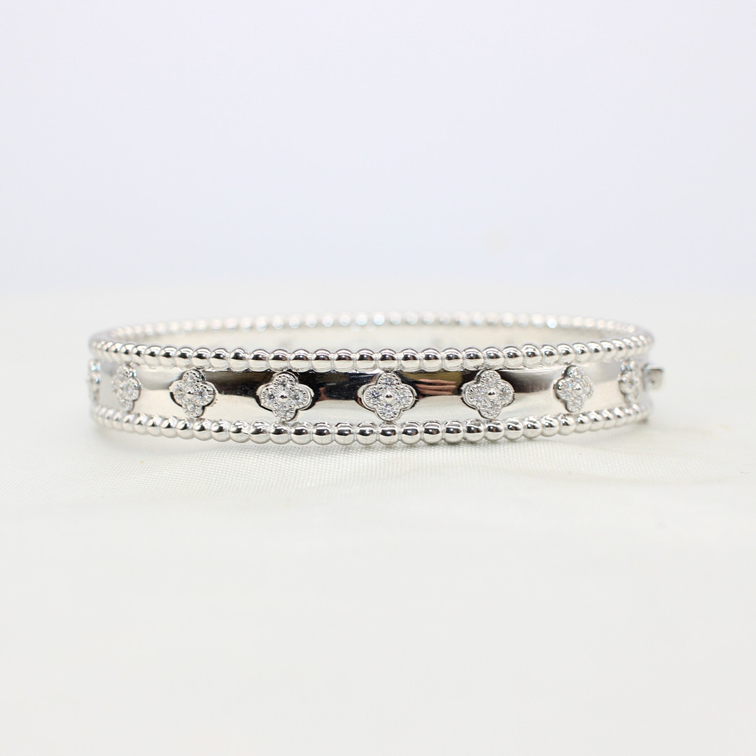 925 SILVER FLORAL EMBOSSED BRACELET.