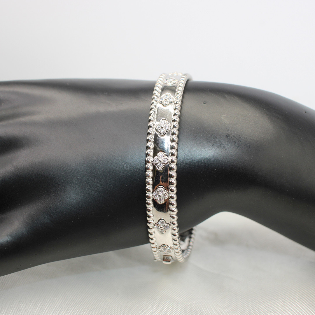 925 SILVER FLORAL EMBOSSED BRACELET.