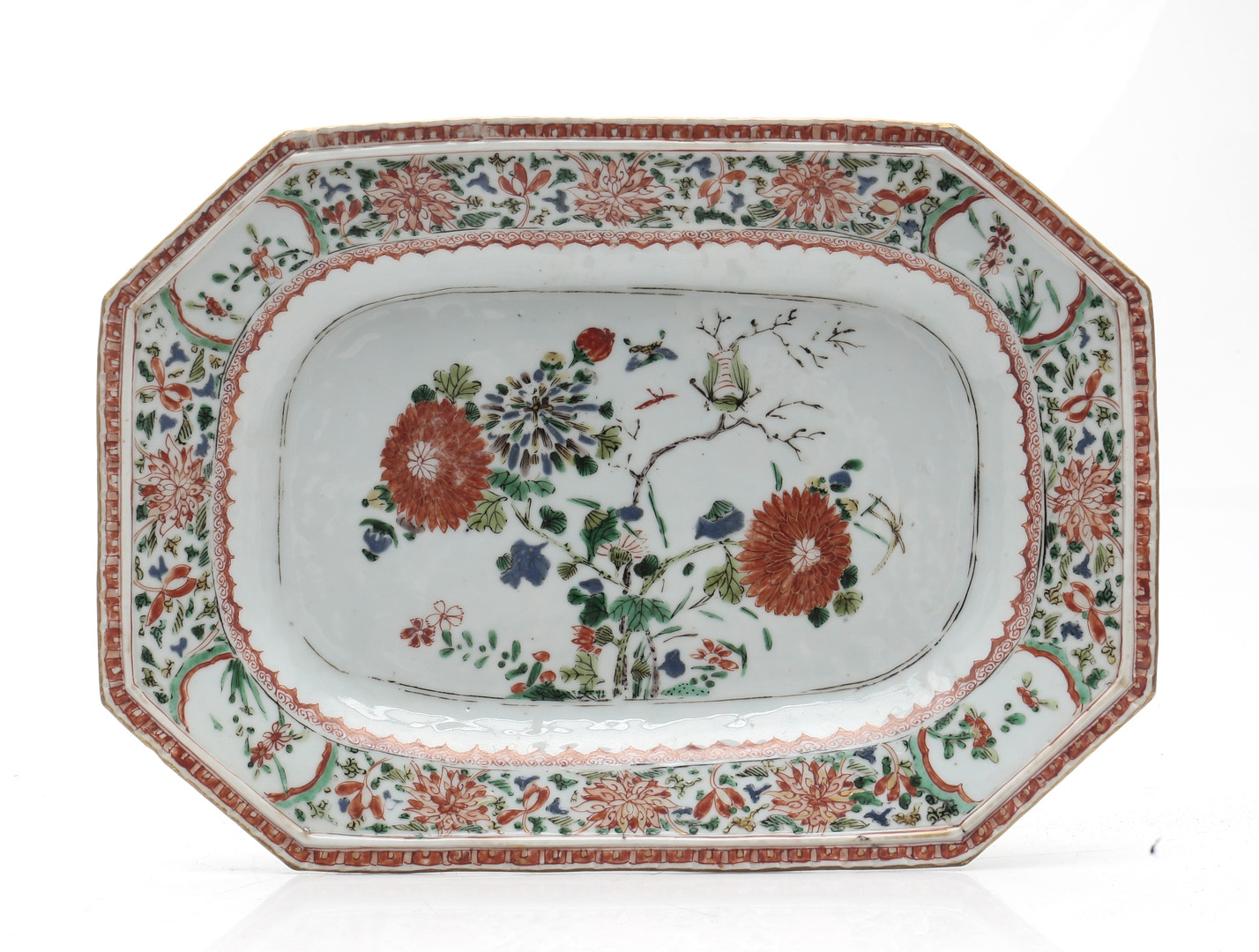 Qing octagonal tray in "green family" porcelain, Kangxi period, circa 1700.