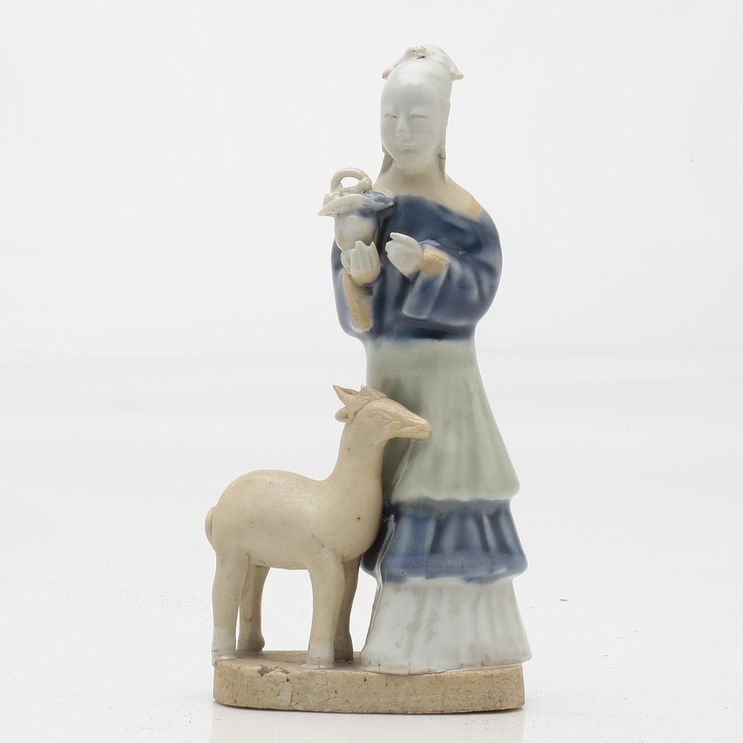 "Guanyin with a fawn", Chinese porcelain figure, Qing dynasty, Qianlong period, 18th Century.
