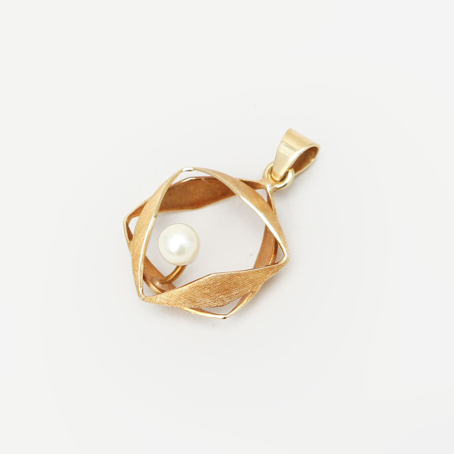 HÄNGE, 14k guld och odlad pärla. Vikt ca 2,4 g.