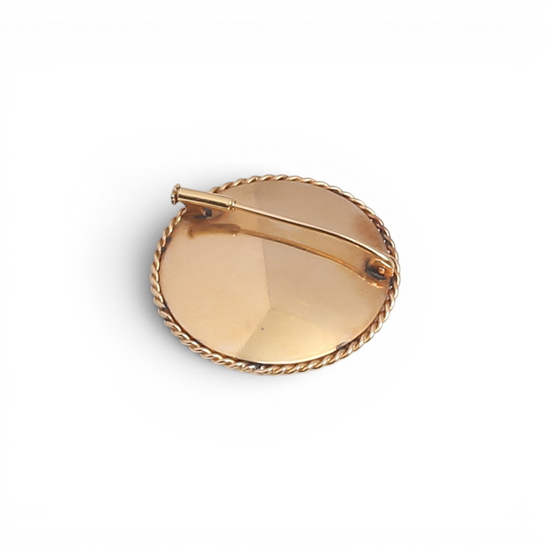 Gold brooch with miniature, early 20th Century.