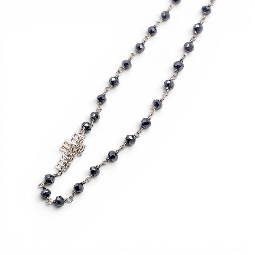 Italian choker with black diamonds and a colourless diamonds cross.