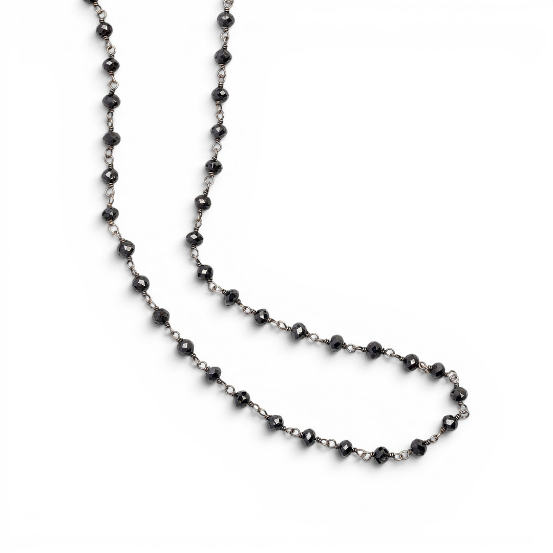 Italian choker with black diamonds and a colourless diamonds cross.