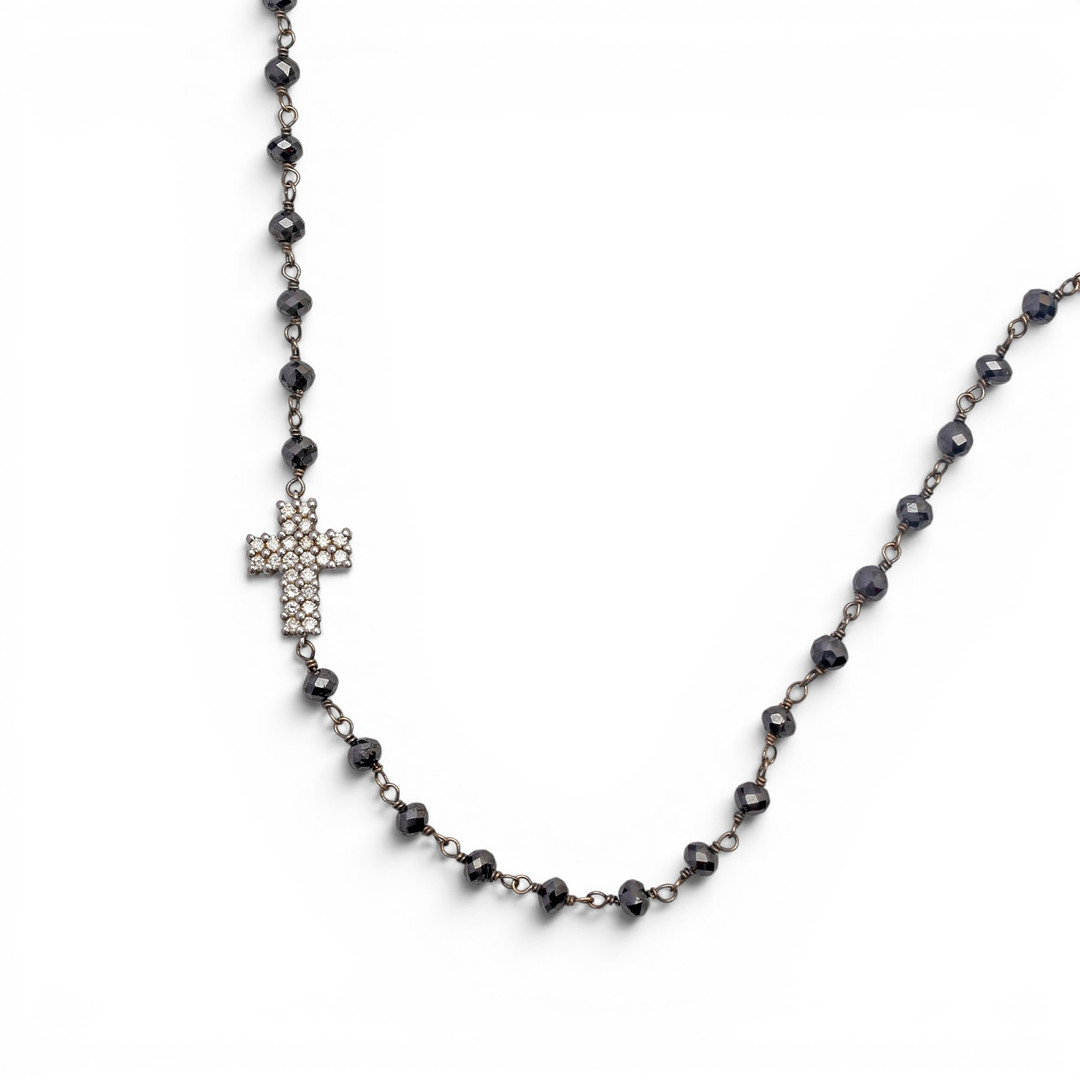Italian choker with black diamonds and a colourless diamonds cross.