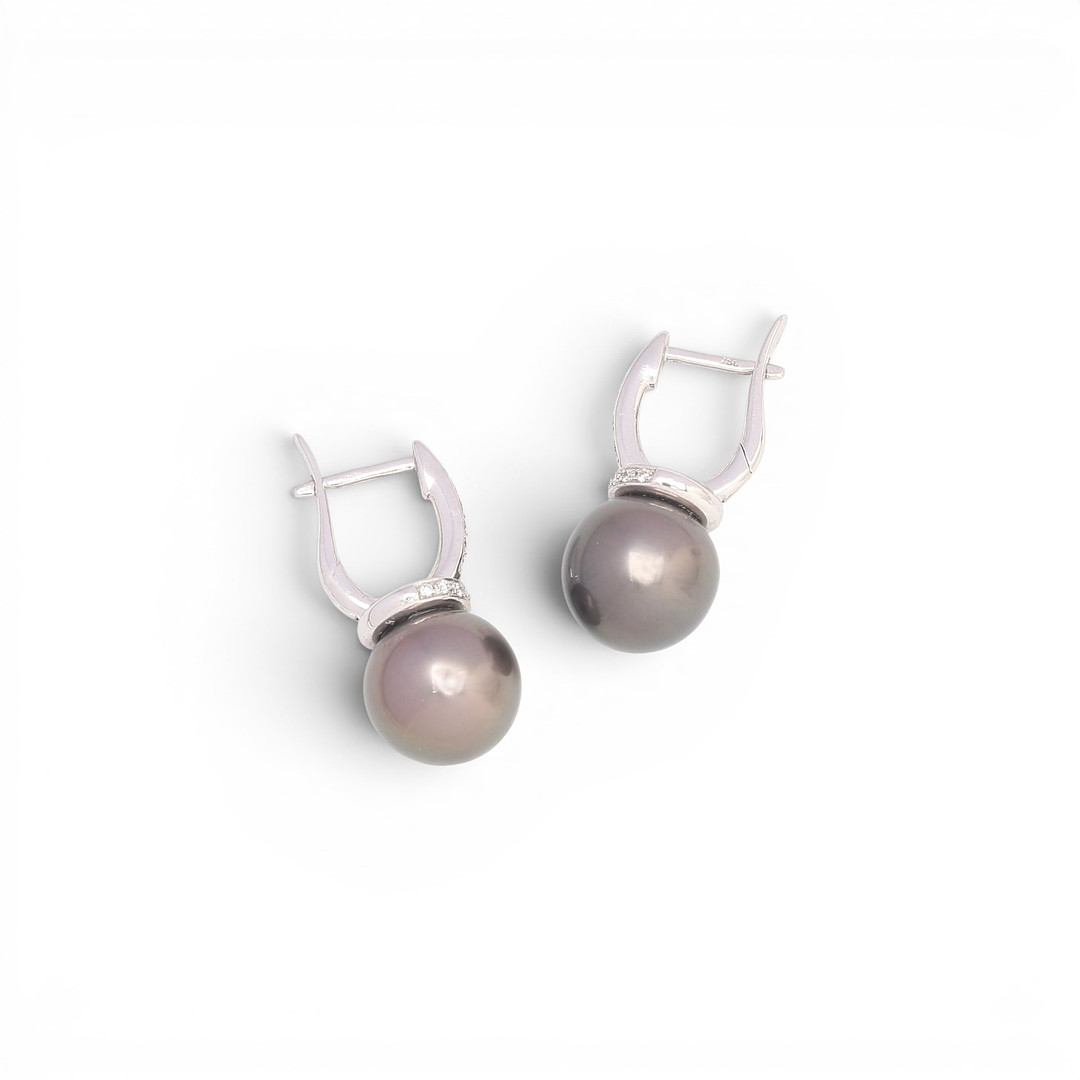 Brown pearls and diamonds earrings.