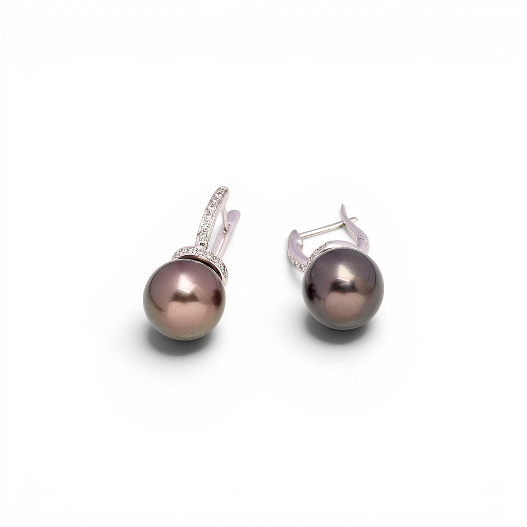 Brown pearls and diamonds earrings.