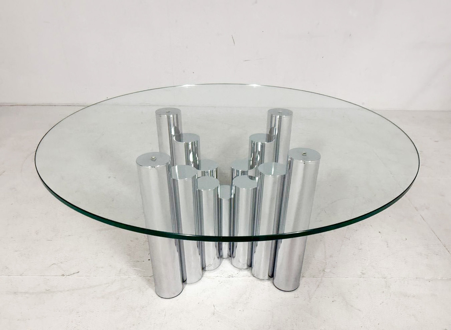 MARCO ZANUSO. ZUGESCHRIEBEN. Skulpturaler Coffee Table/Couchtisch Chrom, Italien, 1970er Jahre.