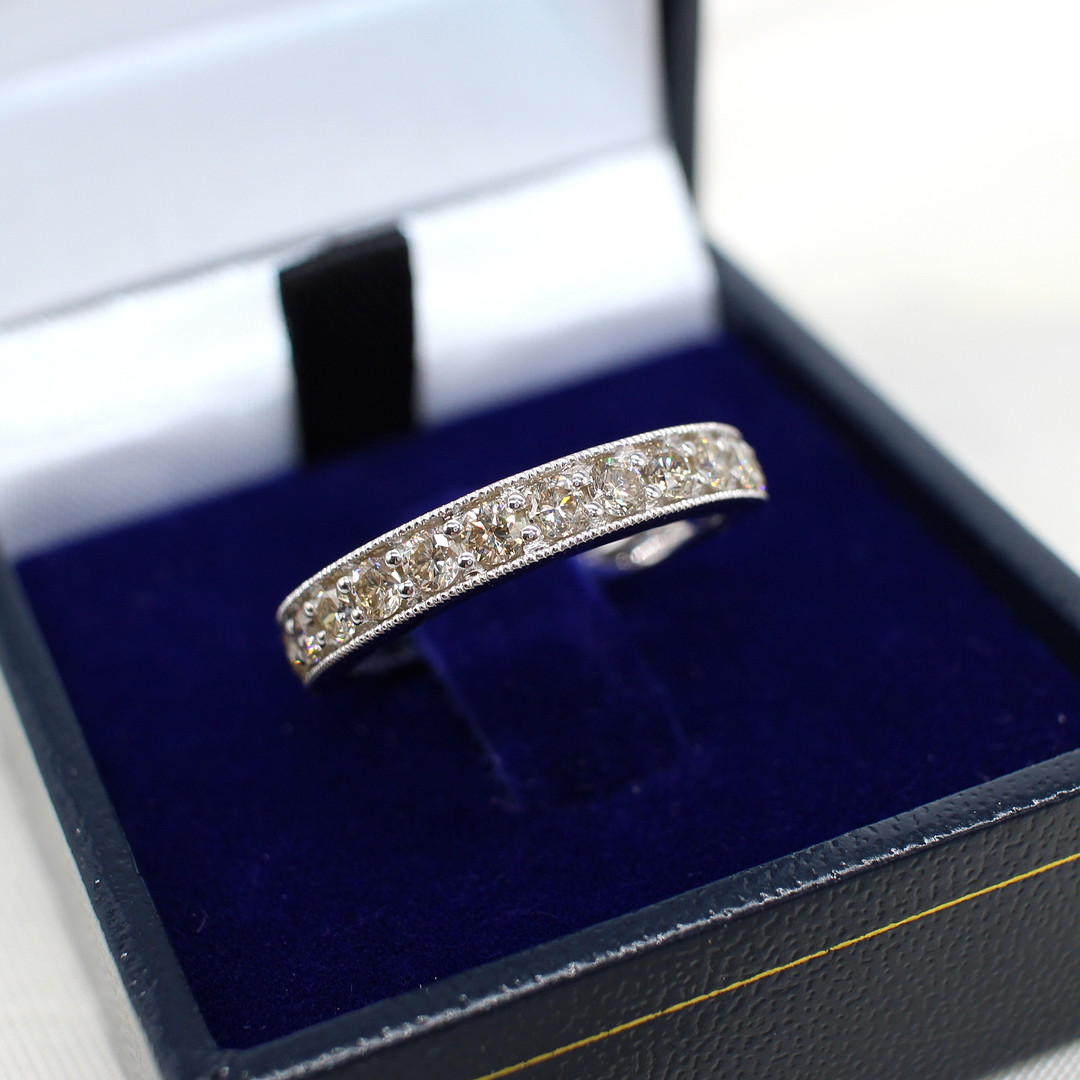 0.75CT DIAMOND ETERNITY RING.