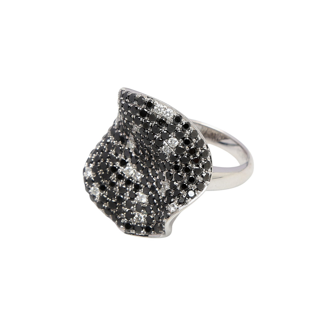 Two-tone diamonds ring.