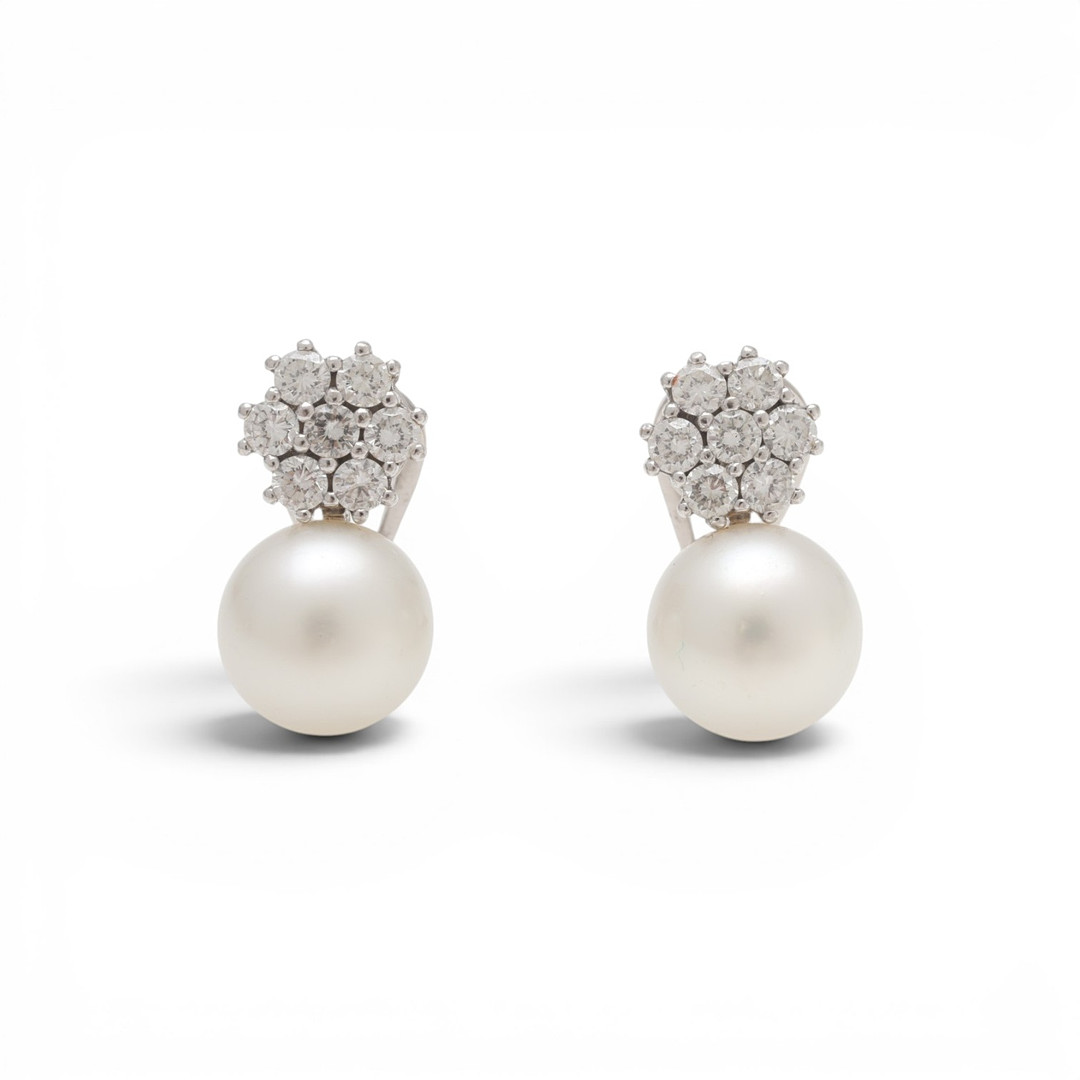 Pearl and diamonds rosette earrings.