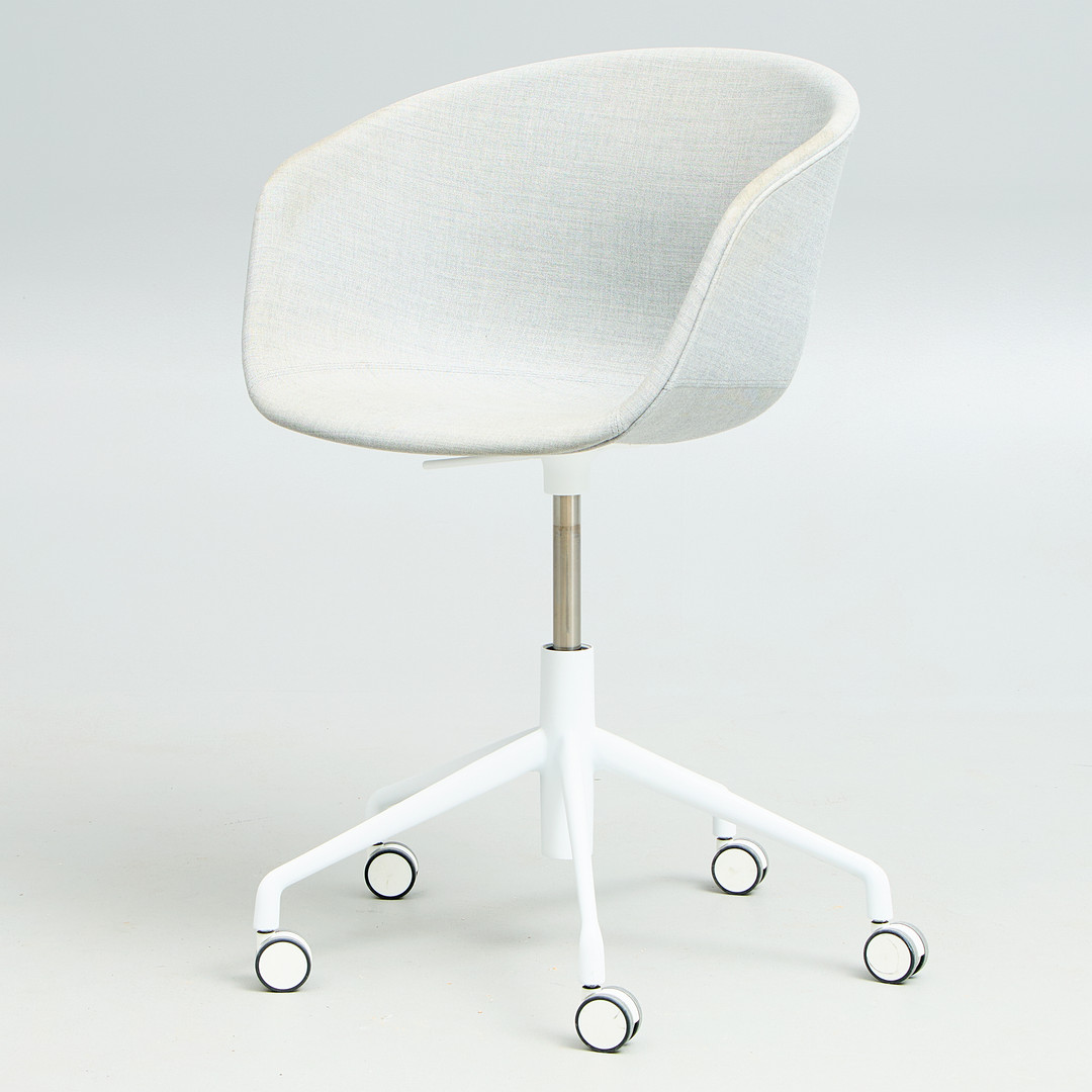 HEE WELLING (FÖDD 1974). Skrivbordsstol / Kontorsstol, "About a chair AAC53", HAY.