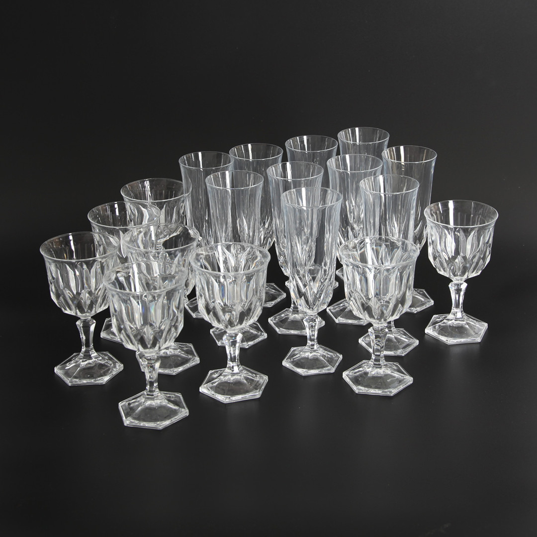 GLASSERVIS, 49 dlr, "Chaumant", Cristal d'Arques, Frankrike, 1900-talets senare del.