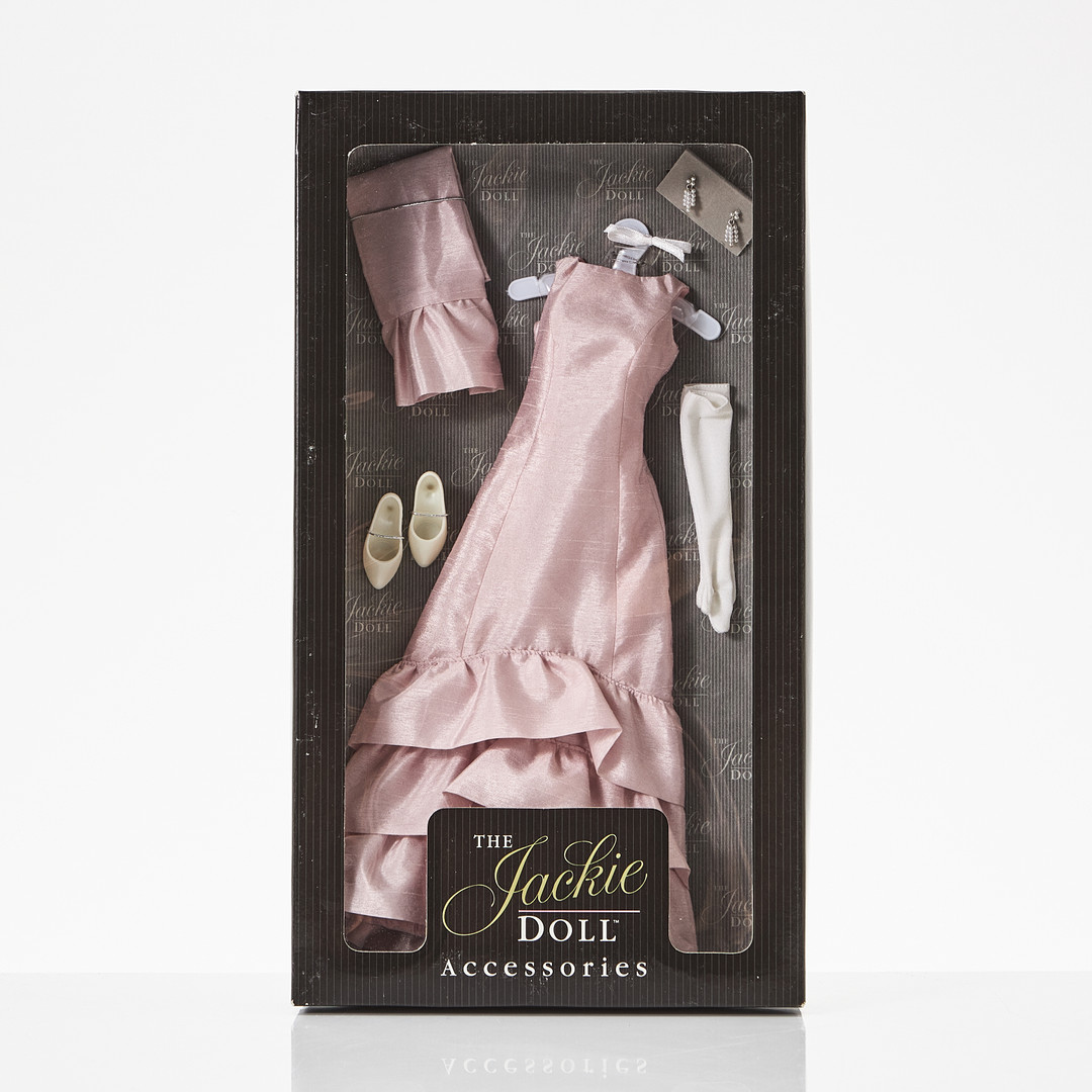 FRANKLIN MINT, ”The Jackie (Kennedy) Doll” and 5 Boxed Iconic