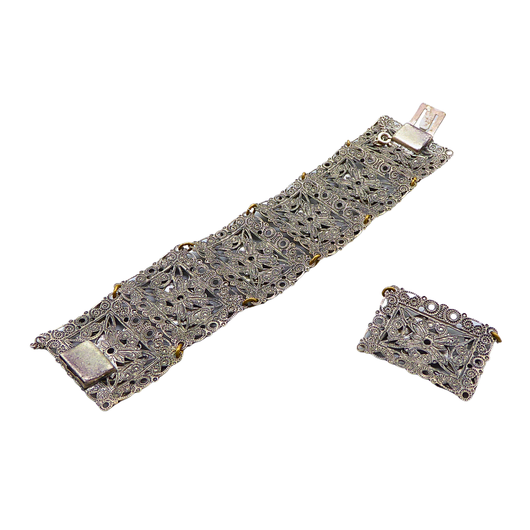 Armband mit Vogeldesign.