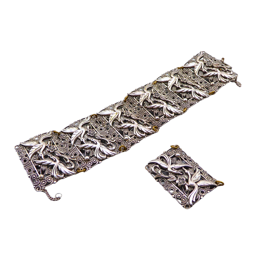 Armband mit Vogeldesign.