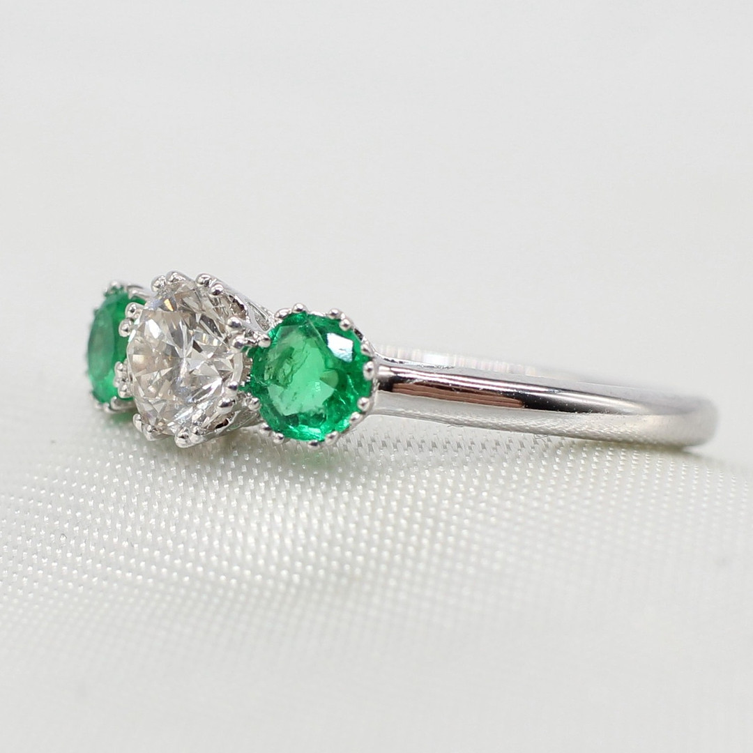EMERALD & DIAMOND TRILOGY RING.