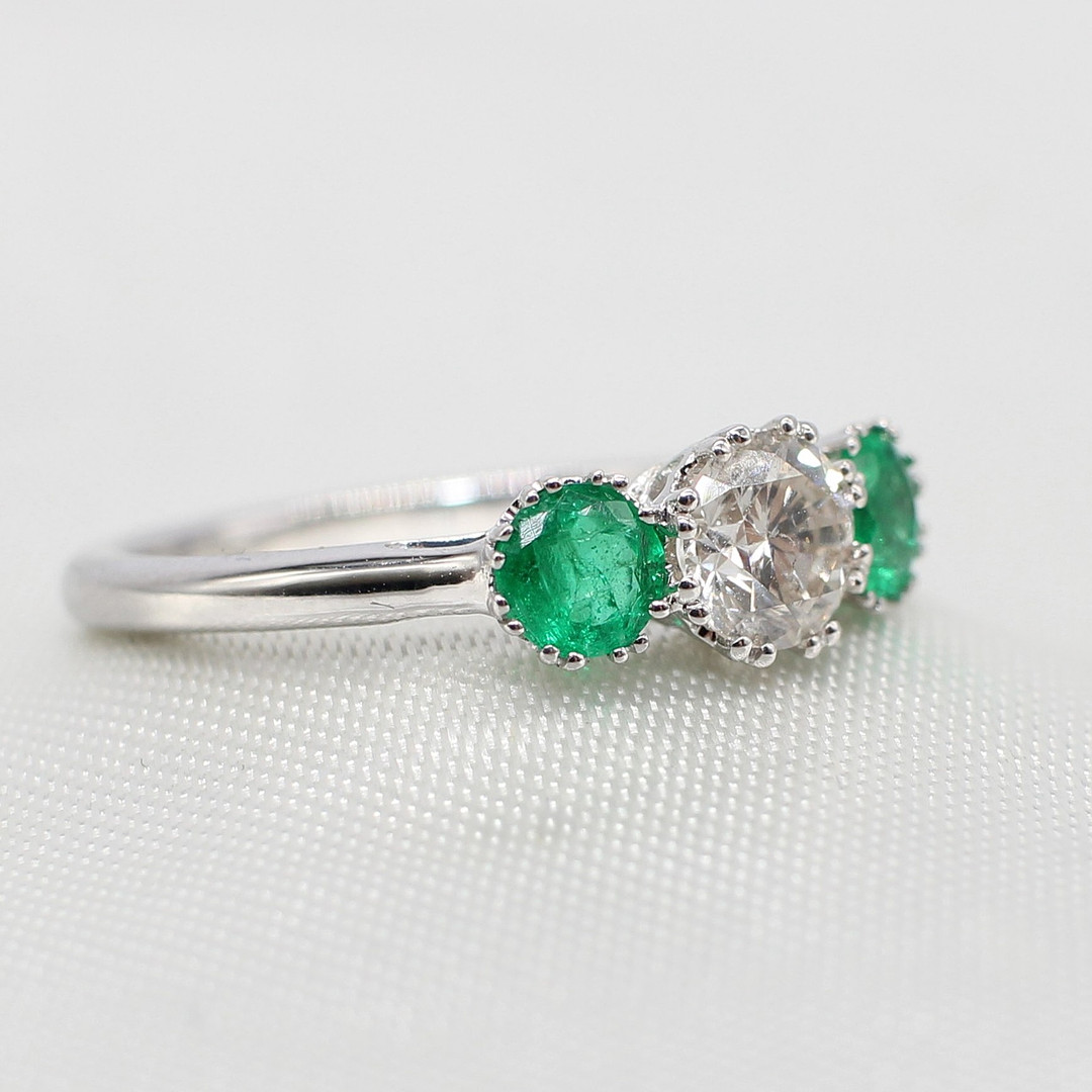 EMERALD & DIAMOND TRILOGY RING.