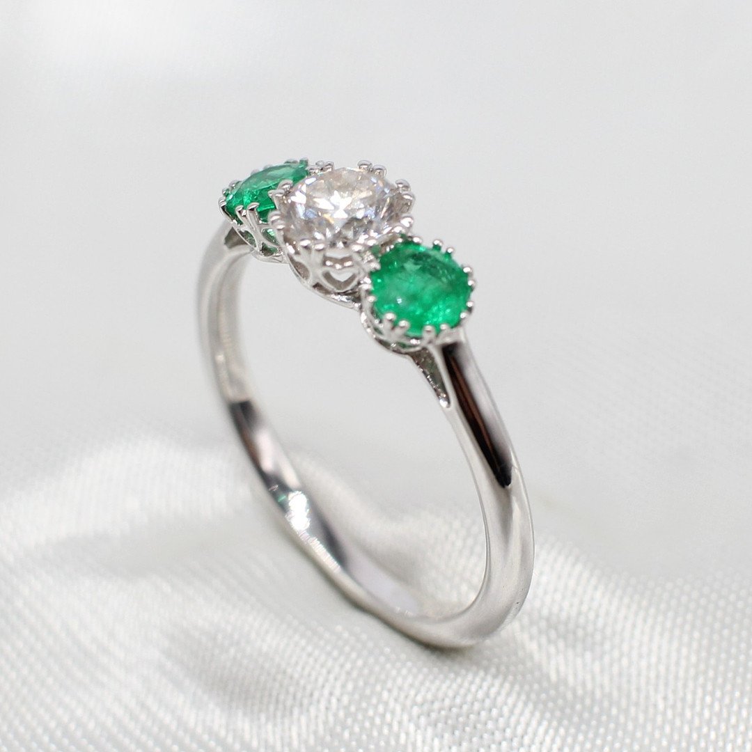 EMERALD & DIAMOND TRILOGY RING.