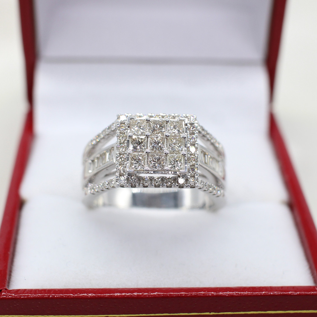 1.10CT WHITE GOLD DIAMOND PANEL RING.