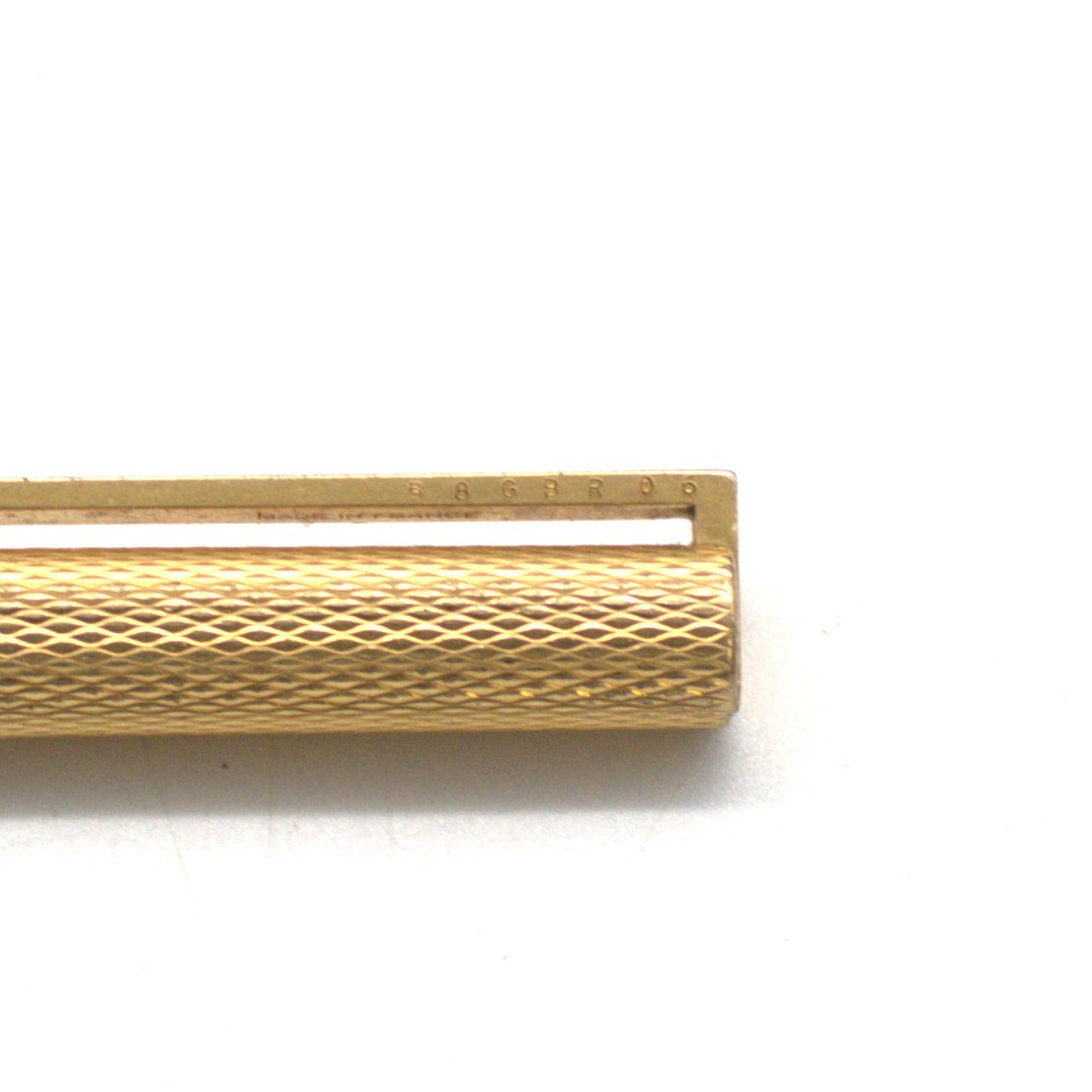 S.T. DUPONT. VERGOLDETEN S.T. DUPONT CLASSIQUE MIT GERSTENKORN-MUSTER.