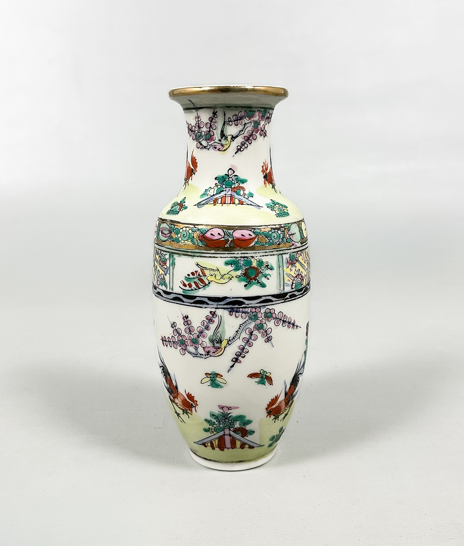 VAS, porslin, Kina, 18/1900-tal.