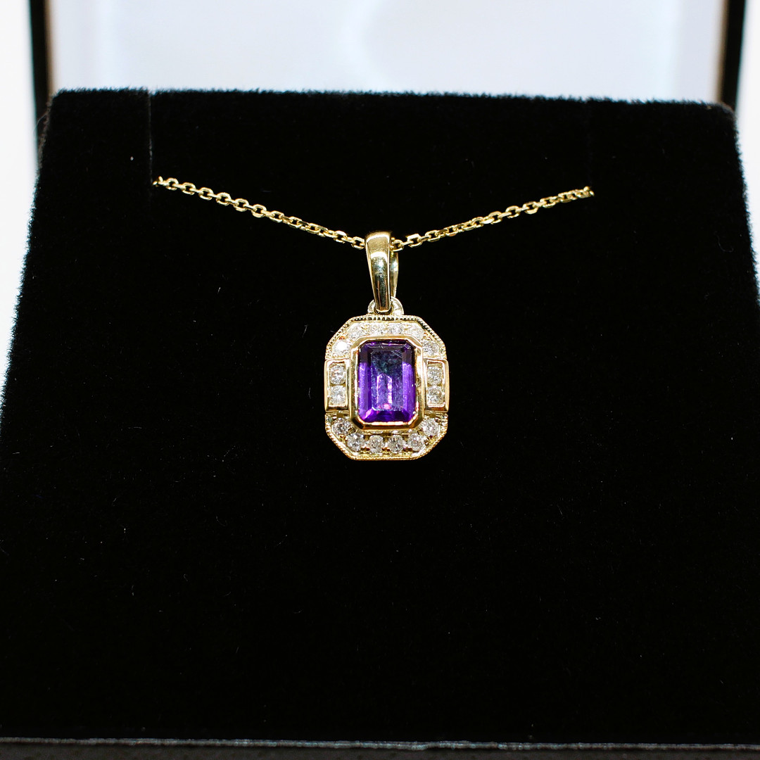 AMETHYST & DIAMOND ART DECO STYLE NECKLACE.
