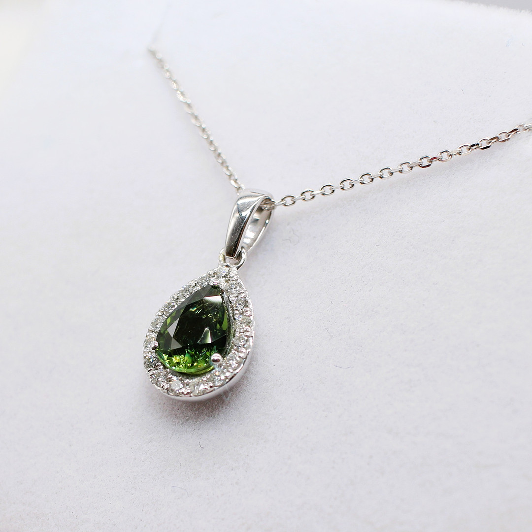 GREEN SAPPHIRE & DIAMOND NECKLACE.