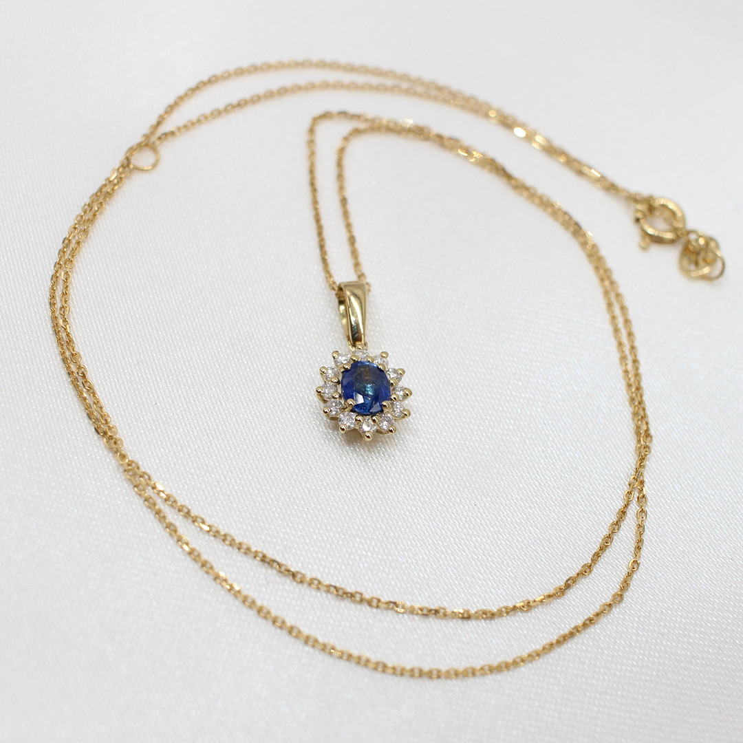 SAPPHIRE & DIAMOND CLUSTER NECKLACE.