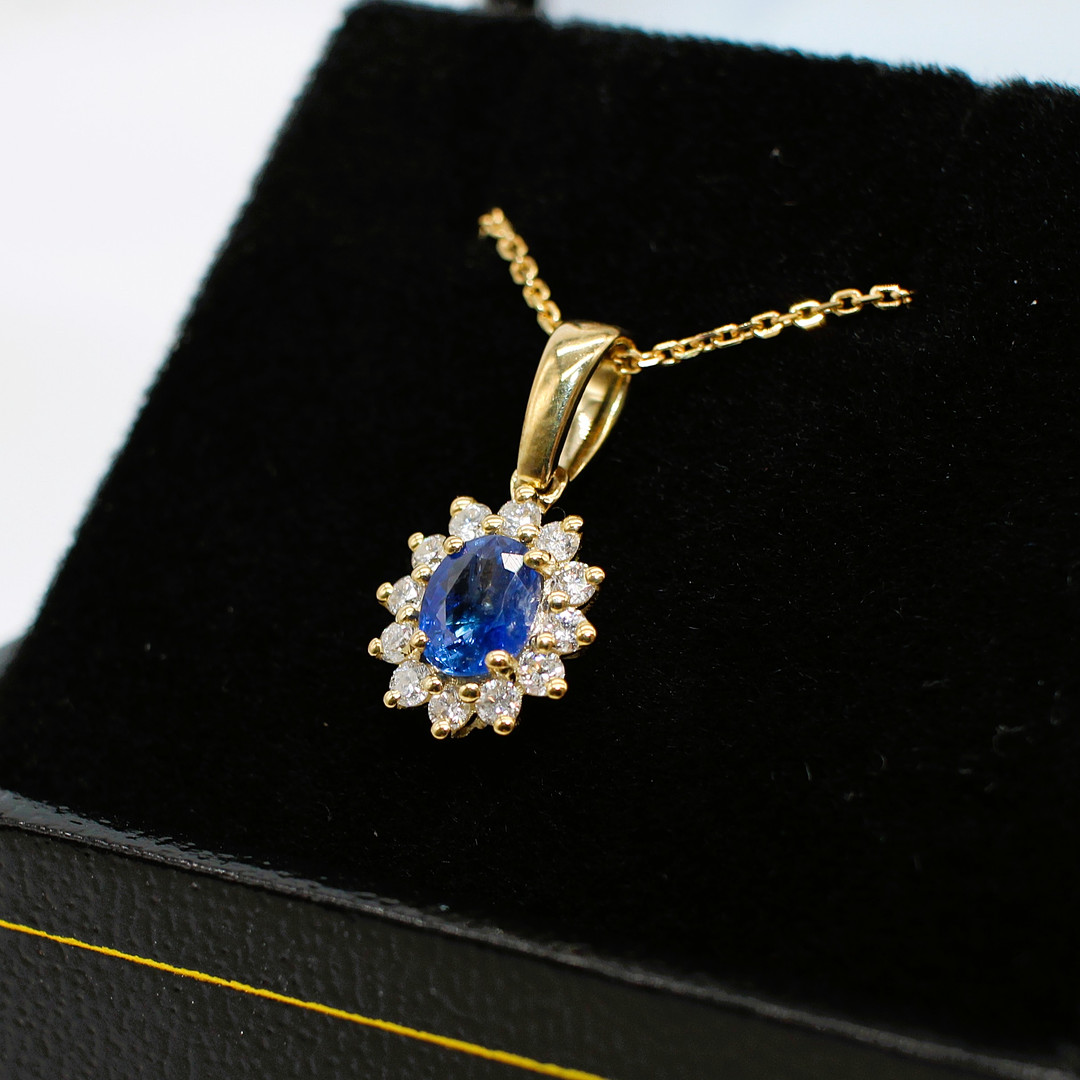 SAPPHIRE & DIAMOND CLUSTER NECKLACE.