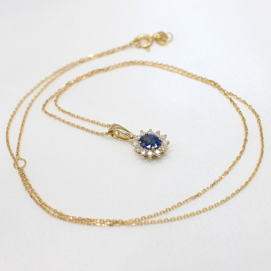 SAPPHIRE & DIAMOND CLUSTER NECKLACE.