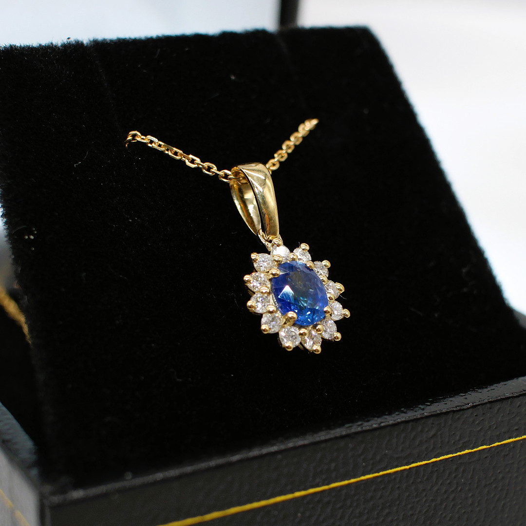 SAPPHIRE & DIAMOND CLUSTER NECKLACE.