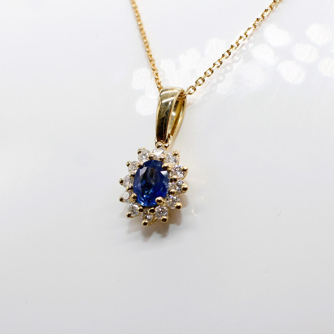 SAPPHIRE & DIAMOND CLUSTER NECKLACE.