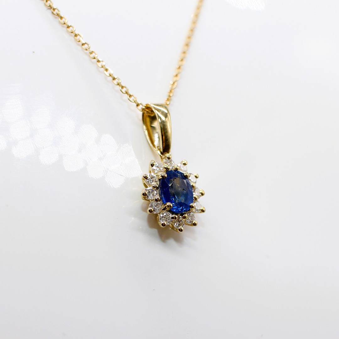 SAPPHIRE & DIAMOND CLUSTER NECKLACE.