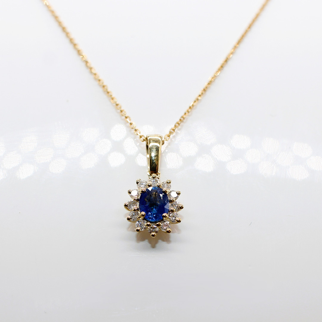 SAPPHIRE & DIAMOND CLUSTER NECKLACE.