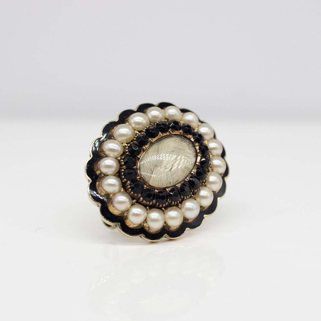 GEORGIAN MOURNING BROOCH.