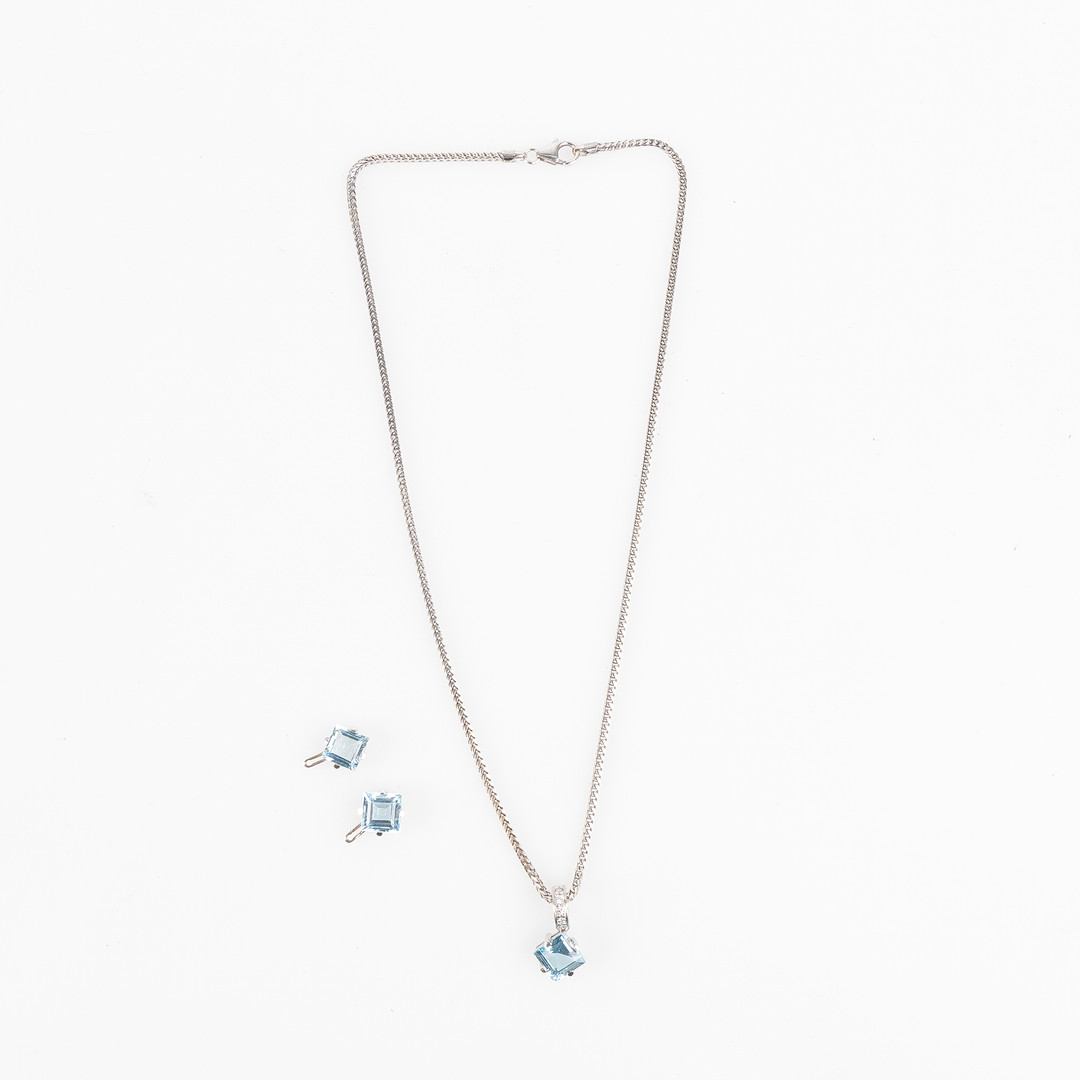 COLLIER samt PÅHÄNG TILL ÖRHÄNGEN, 14K vitguld med fasettslipade blå topaser samt briljantslipade diamanter.