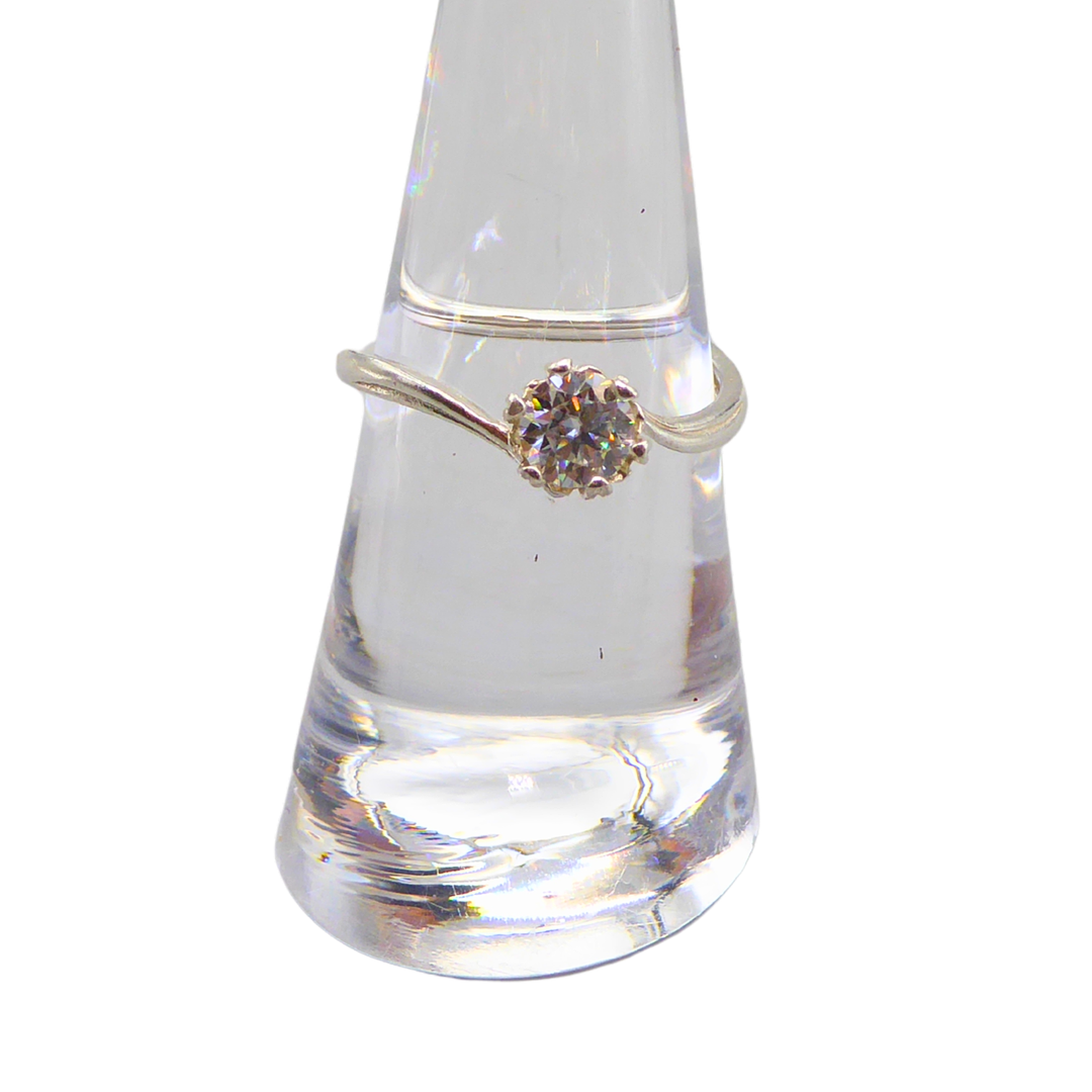 RING AUS 925ER STERLINGSILBER MIT EINEM 0,4 CT MOISSANIT.